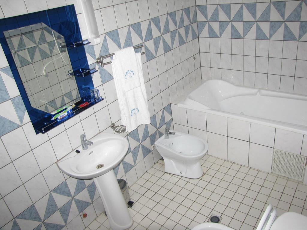 Afrique Hotel Douala Airport Oda fotoğraf