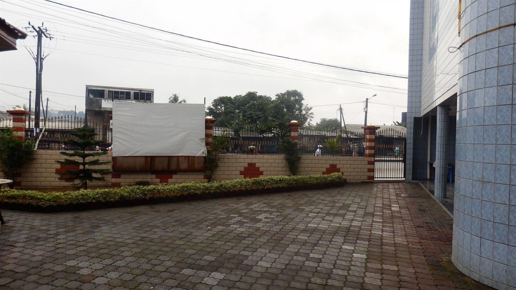 Afrique Hotel Douala Airport Dış mekan fotoğraf