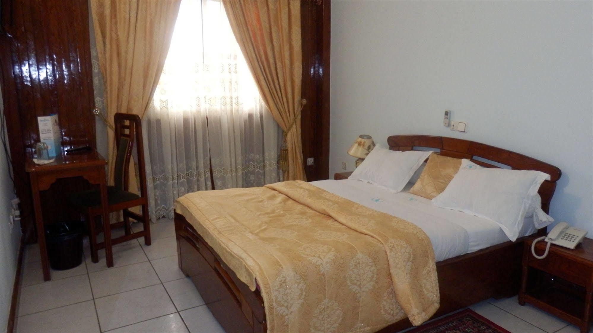 Afrique Hotel Douala Airport Dış mekan fotoğraf