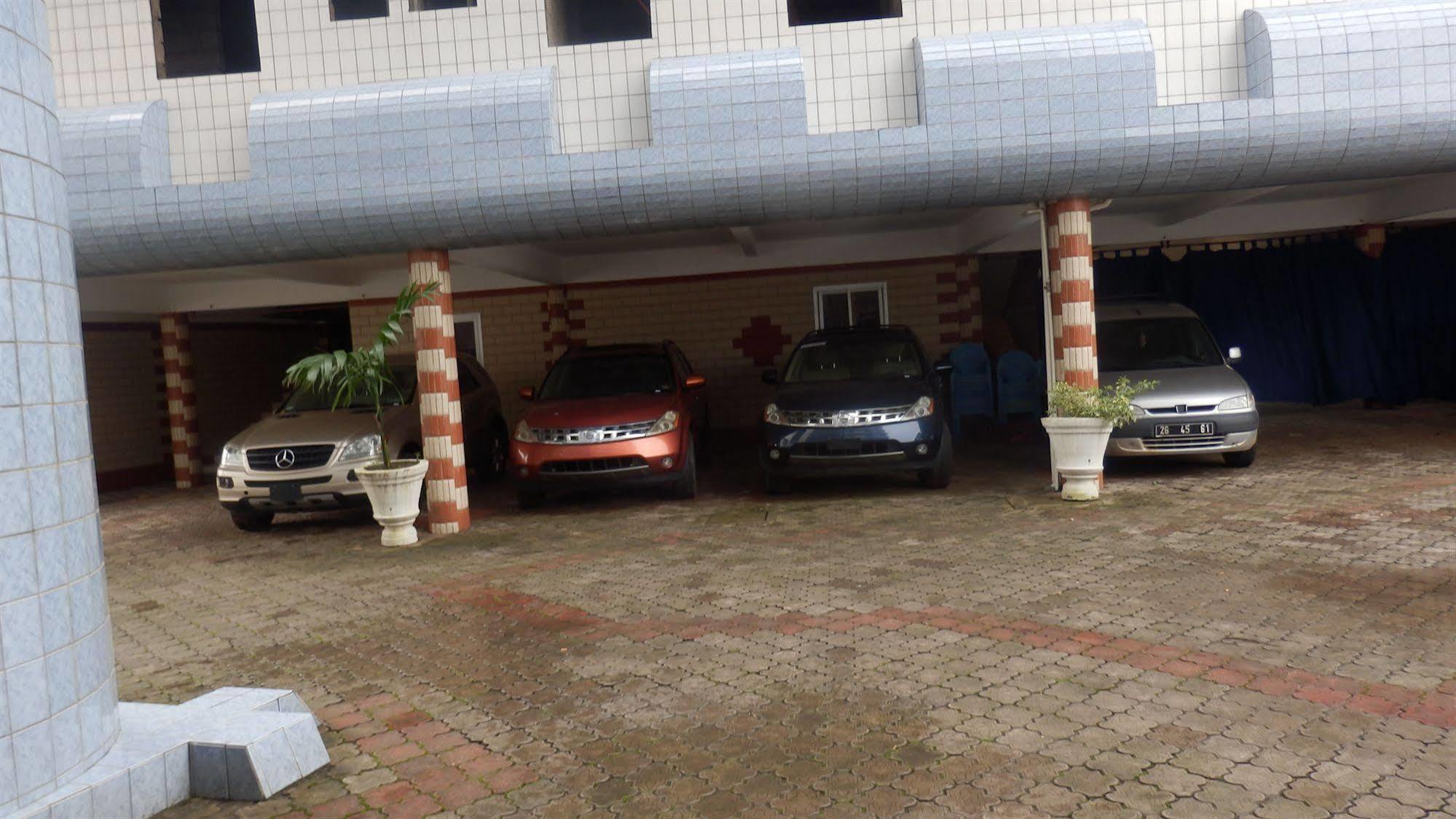 Afrique Hotel Douala Airport Dış mekan fotoğraf